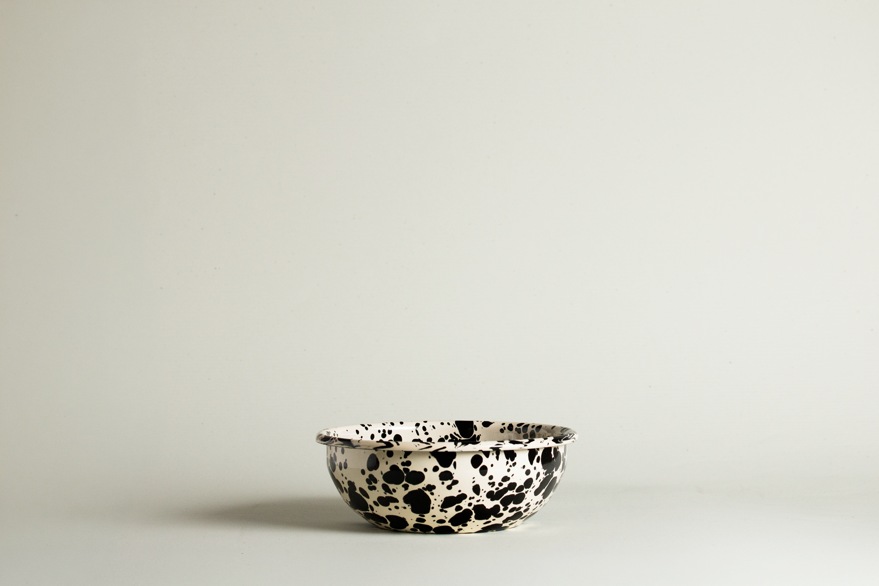 BOWL-16 <br> Ecru/Onyx