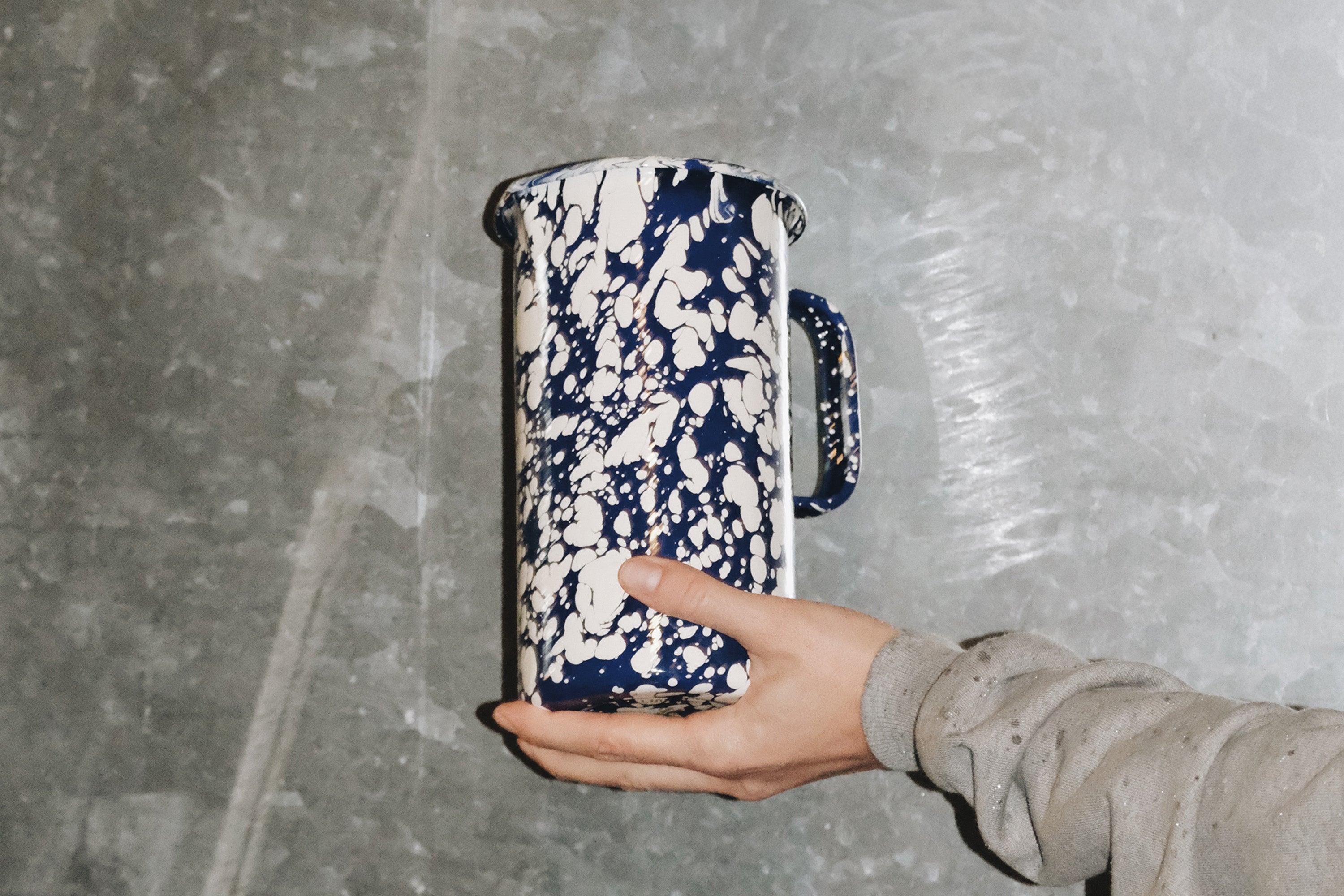 CARAFE <br> Cobalt/Ecru